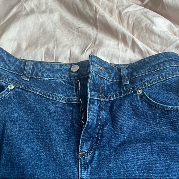 Slit Detail Straight Jeans - Picture 3 of 4